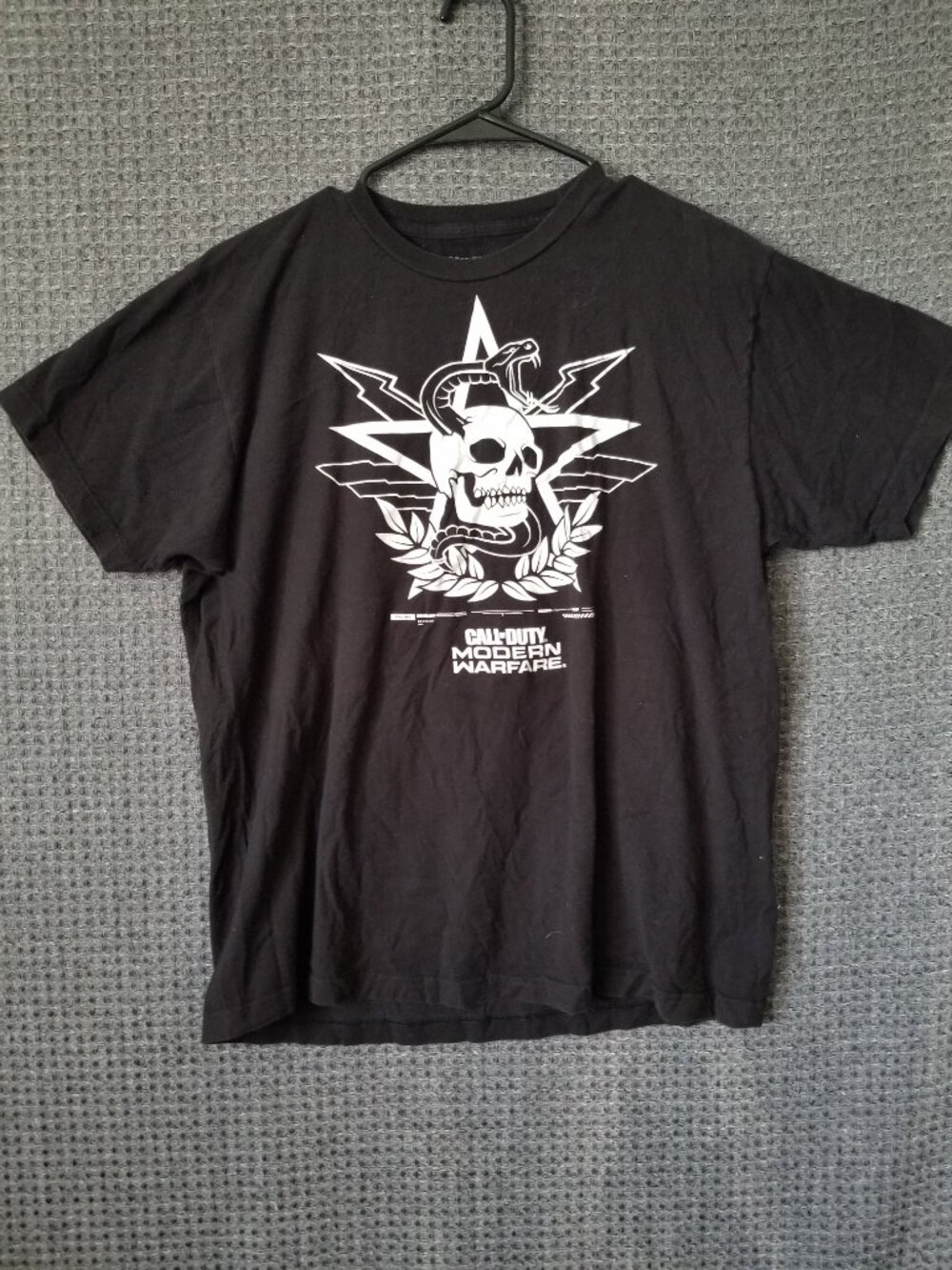 Call of Duty Modern Warfare Black T Shirt Skull Large (42-44)